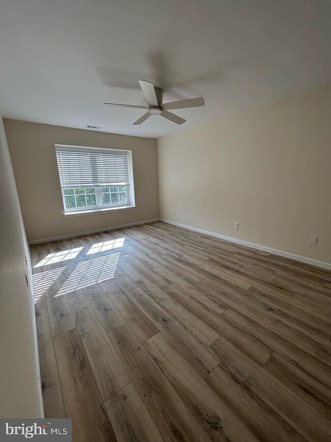 Building Photo - 1682 Thornwood Dr