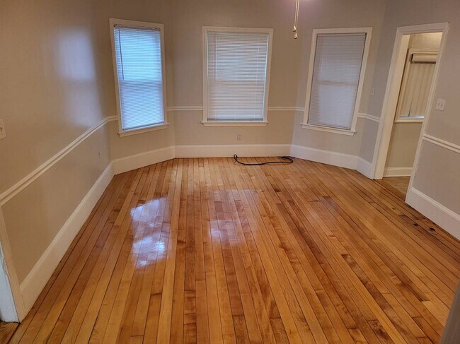 Building Photo - 517 Summer St