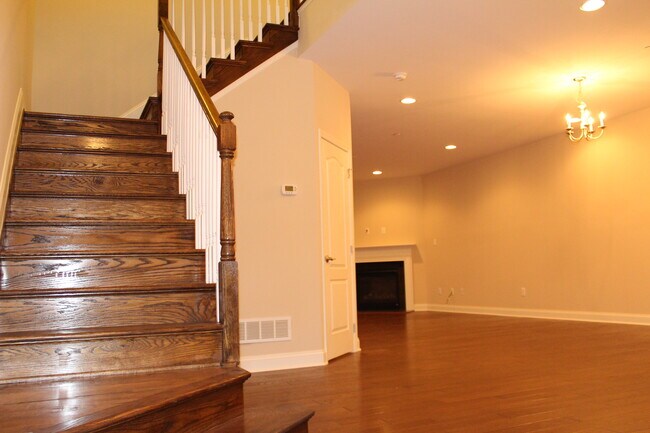 Building Photo - 213 Clermont Dr
