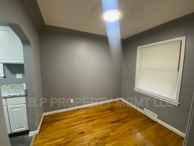 Foto del edificio - 18626 Prevost St