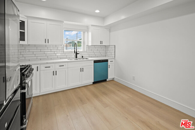 Foto del edificio - 2700 Fletcher Dr