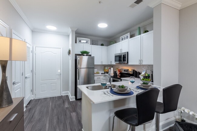 1BR, 1BA - 600 SF- Reno - CB Lofts Apartments