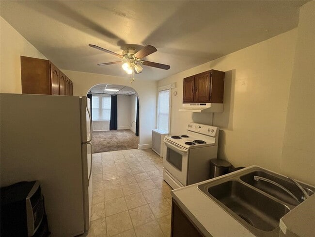 Foto del edificio - 3300 E Main St