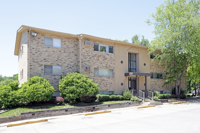 Building Photo - Urban Green Apartments - Urbandale
