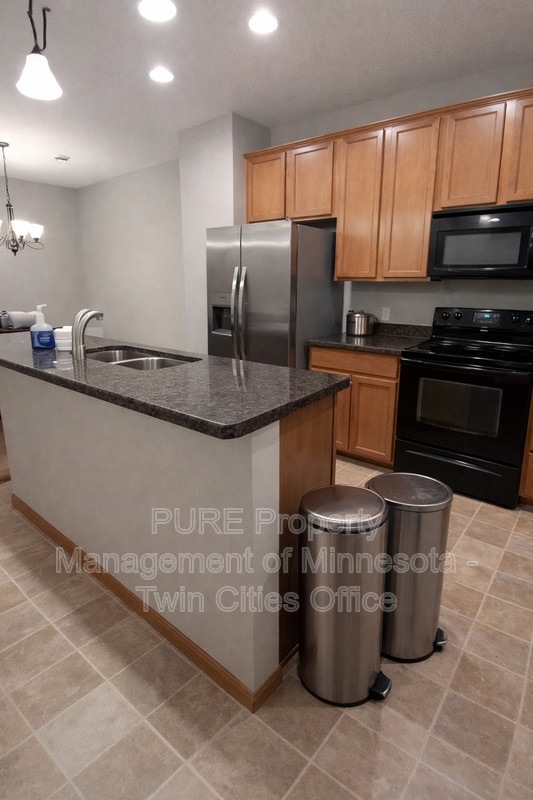 Building Photo - 15584 Empress Ave N