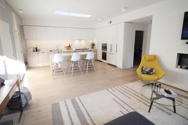 Building Photo - 3 bedroom in San Francisco CA 94110