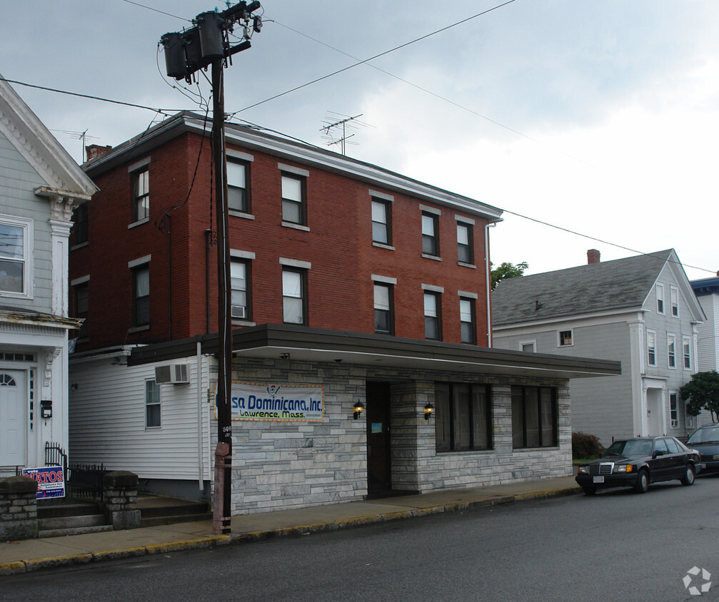 Building Photo - 160 Garden St