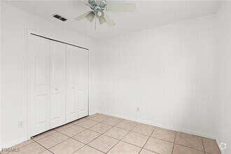 Building Photo - 127 SW 11th Terrace