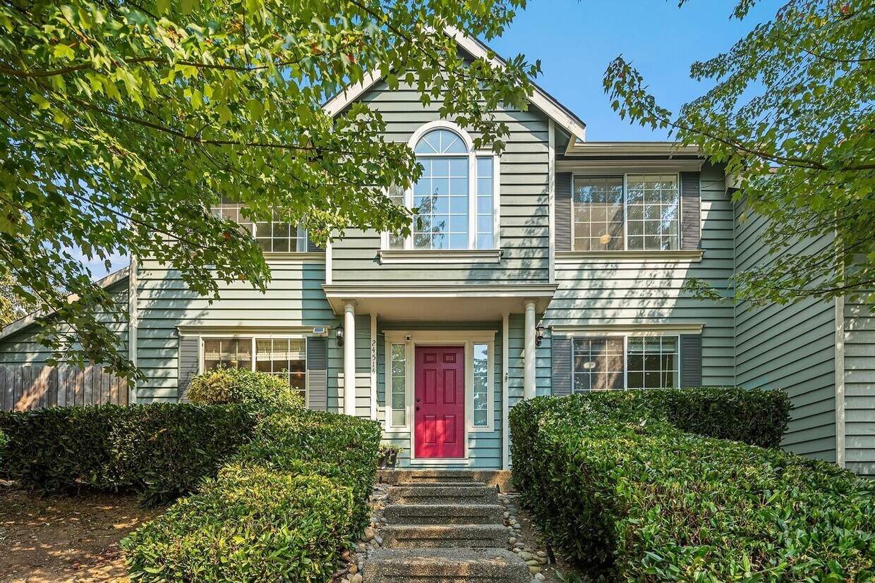 Primary Photo - Remodeled 4-Bedroom Single Family Home in ...