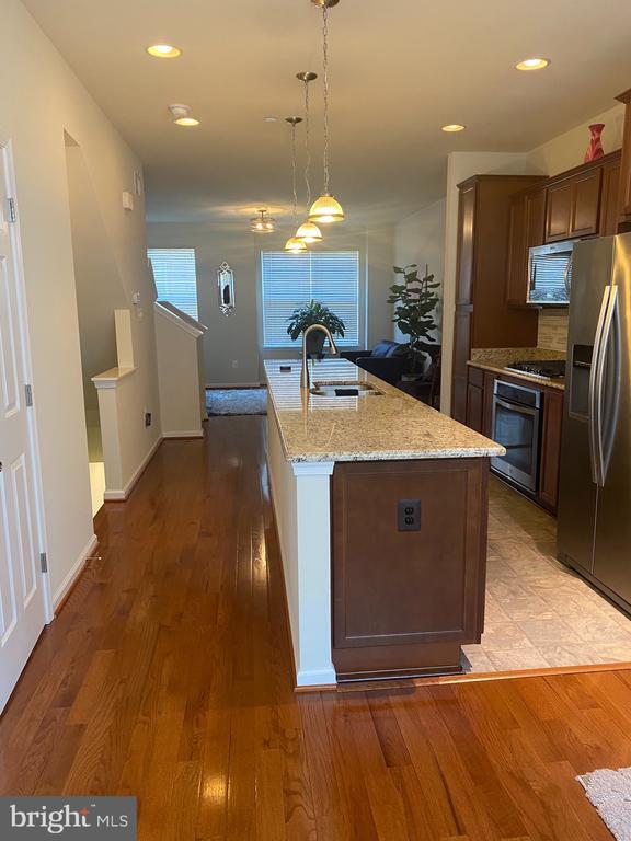 Foto del edificio - 7225 Barrberry Ln