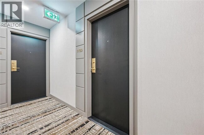 Photo du bâtiment - 230 King St E