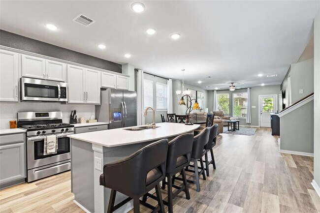 Building Photo - 127 Winged Elm Ct