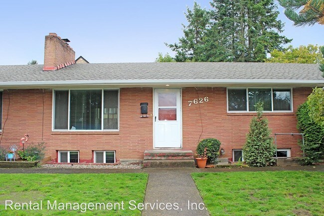 Building Photo - 3 br, 1 bath Apartment - 7626 NE Beech