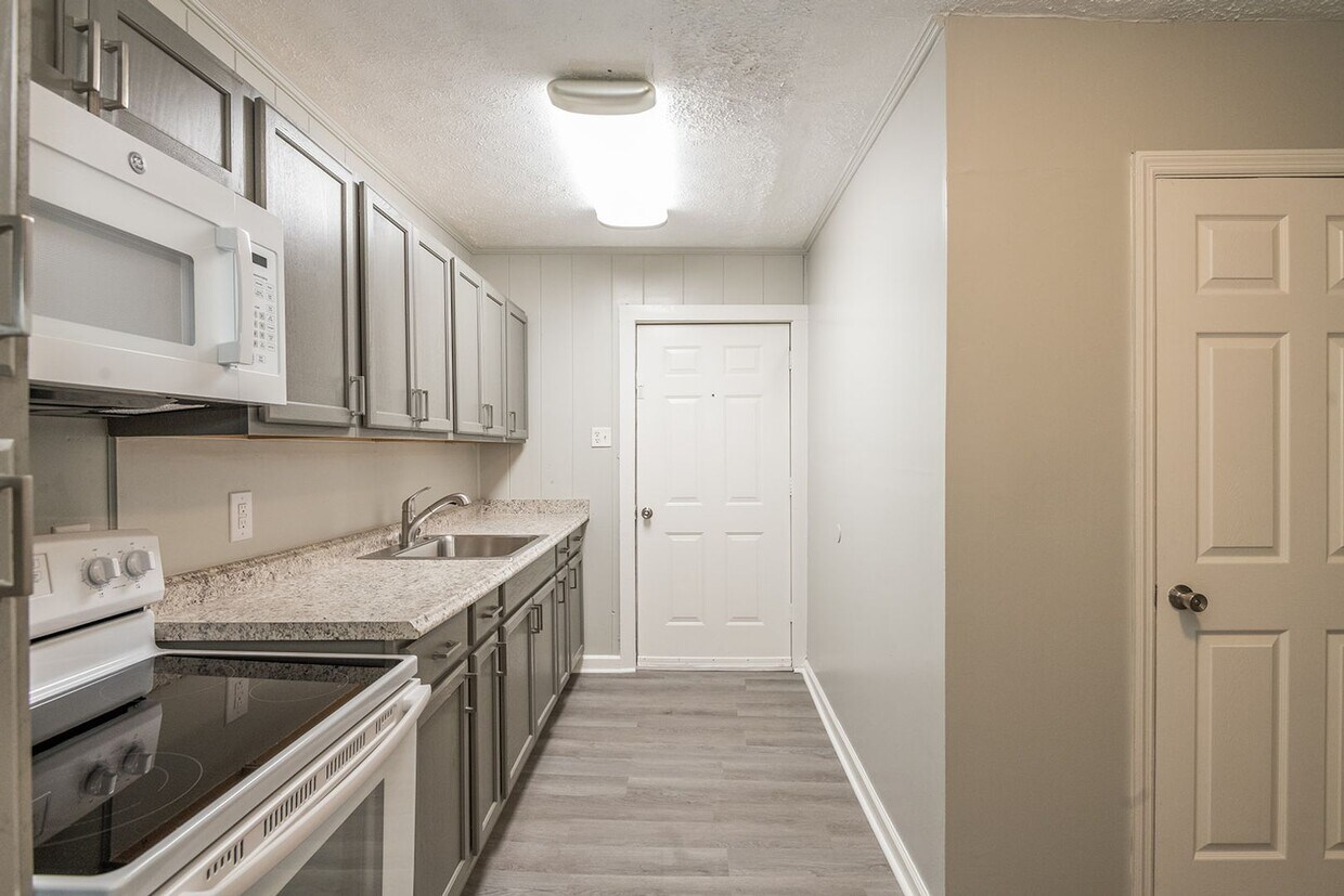 Foto principal - Beautifully FULLY RENOVATED 2 Bdr 1 bath i...