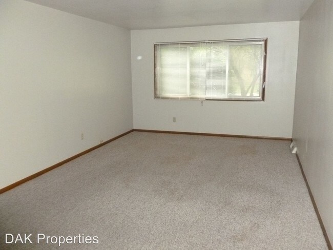 Building Photo - N114W15556-W15556 Sylvan Cir