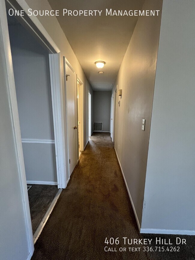 Building Photo - 406 Turkey Hill Dr