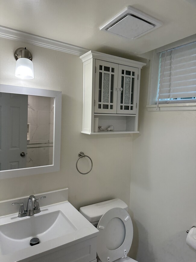 Building Photo - 8406 Spruce Hill Dr