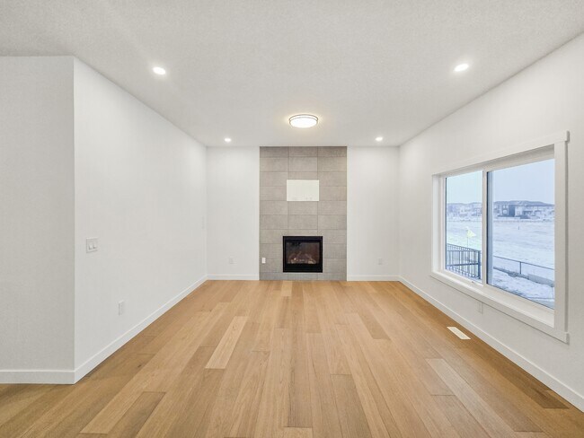 Building Photo - 963 Corner Meadows Way NE