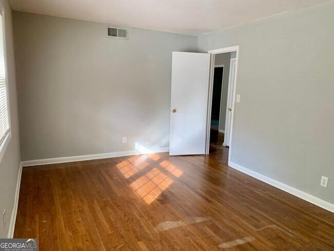 Foto del edificio - 1586 Line St