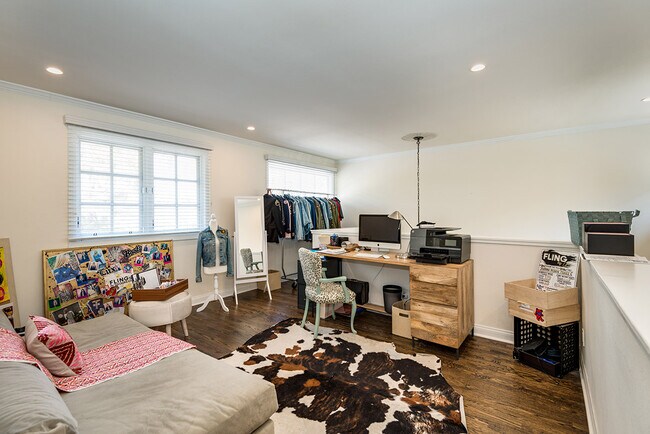 Upstairs loft - 831 Alma Real Dr