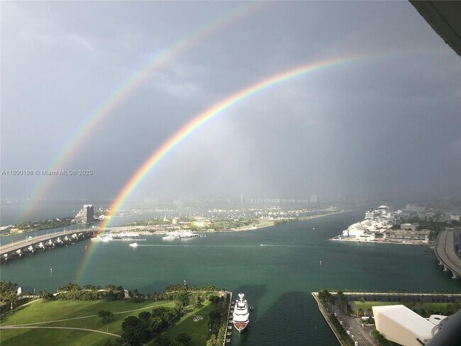 Foto del edificio - 888 Biscayne Blvd