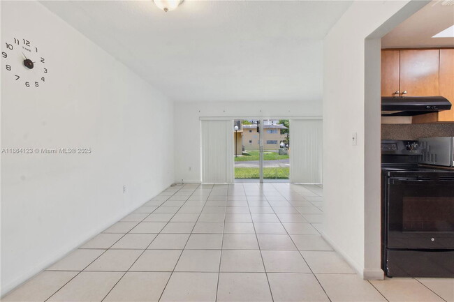 Photo - 7430 SW 82nd St Apartment