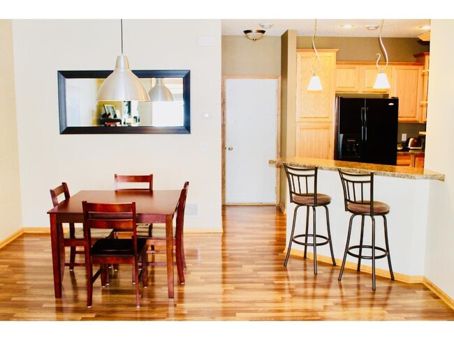 Foto del edificio - 3Bed*2.5Bath plus loft*1767SqFt. Great Ame...