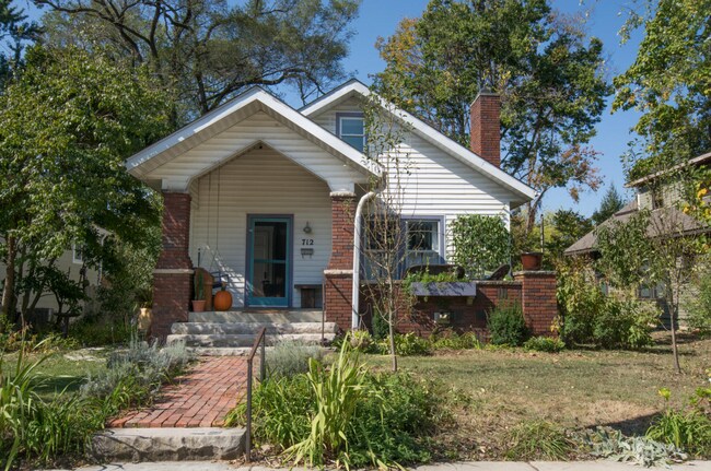 Building Photo - 712 S Park Ave