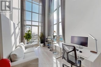 Building Photo - 5 Hanna Ave