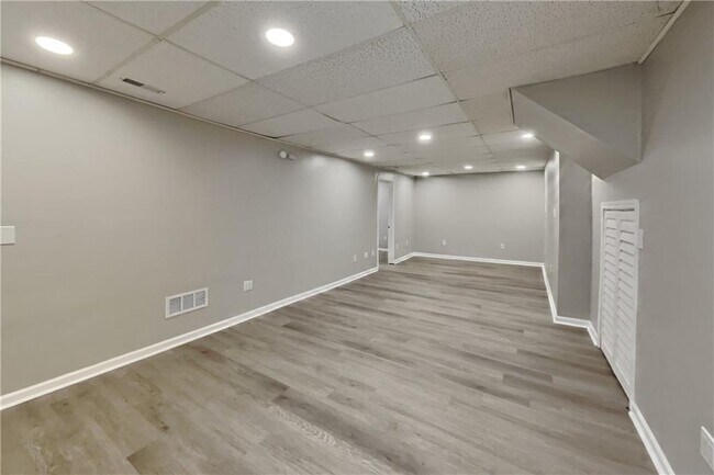 Building Photo - 1707 Hickory Grove Trail NW
