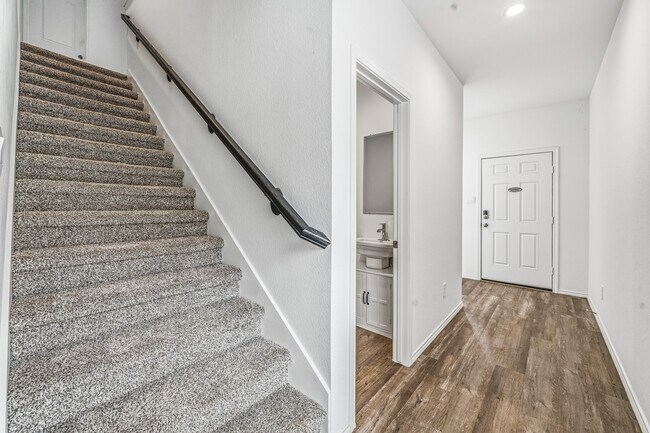 Foto del edificio - 24122 Juniper Hts Dr