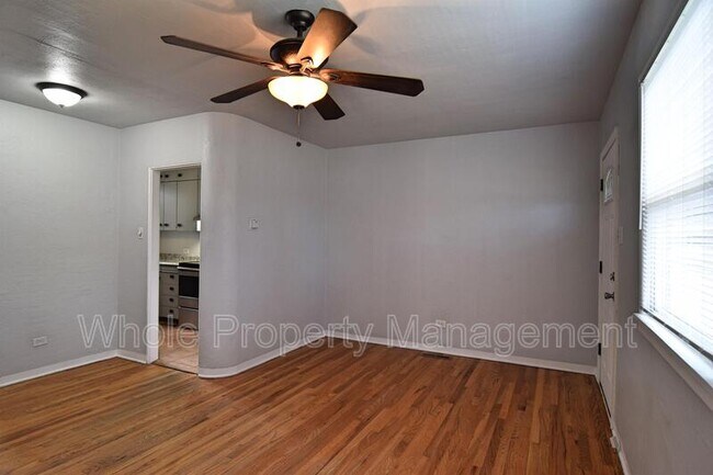 Building Photo - 1331 Xanthia St