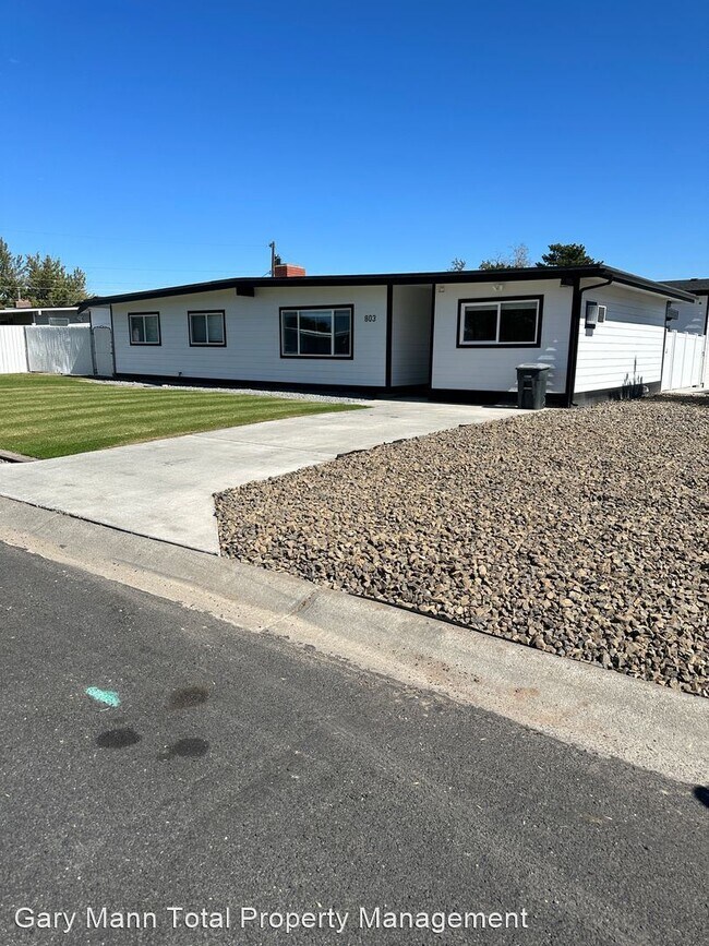 Building Photo - 4 br, 2 bath House - 803 Vista