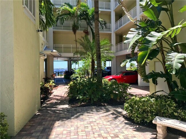 Foto del edificio - 975 NW Flagler Ave