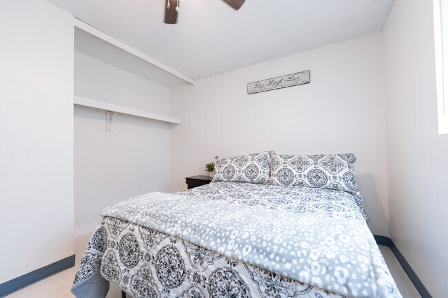 Foto del edificio - Executive Rental **Stylish & Fully Furnished 2-Bedroom in the Heart of Farmington – Flexible Leas...