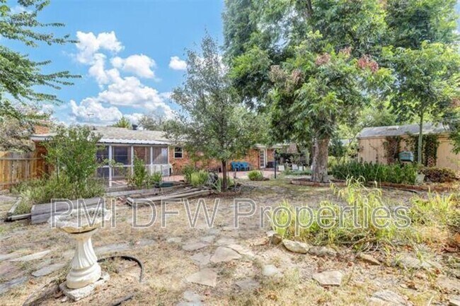 Foto del edificio - 7004 Meadowbrook Dr