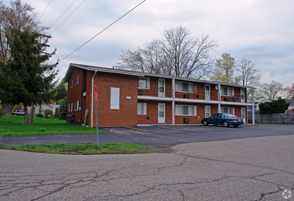280 W Stone St, Almont, MI 48003 Apartments in Almont, MI