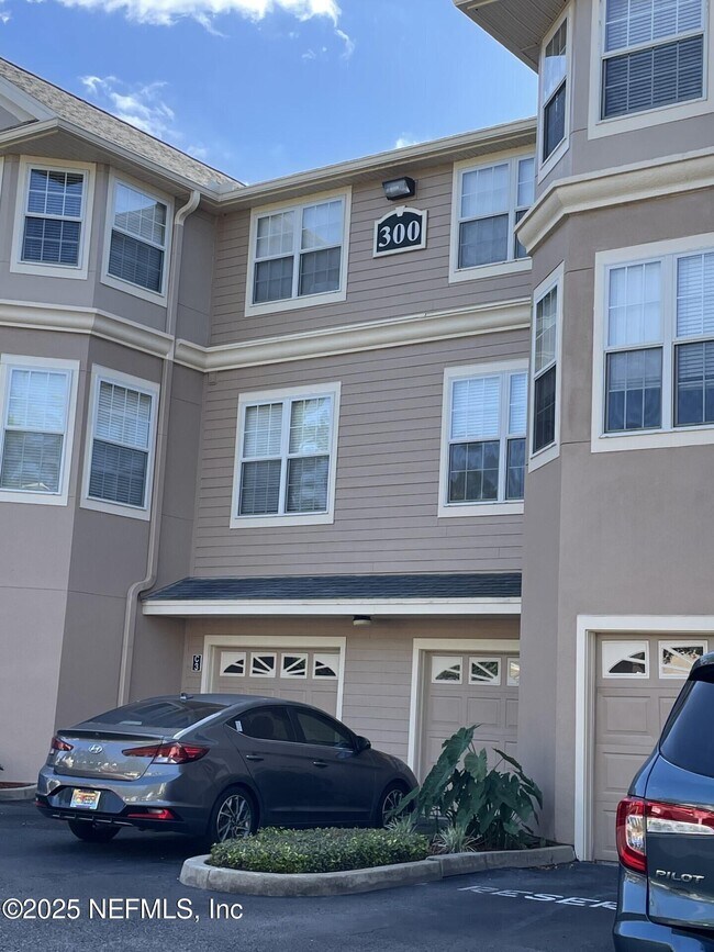 Foto del edificio - 13810 Sutton Park Dr N