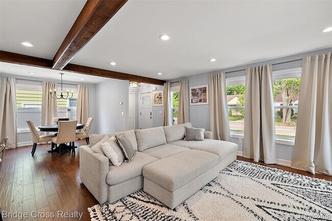 Foto del edificio - 1410 Mclean Ave