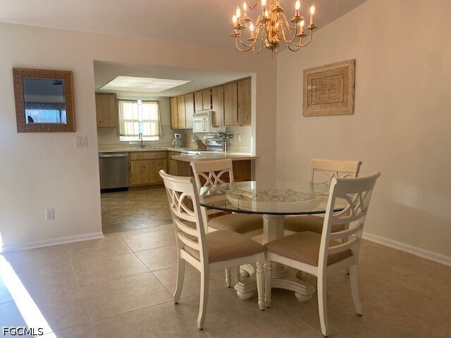 Foto del edificio - 15390 Moonraker Ct