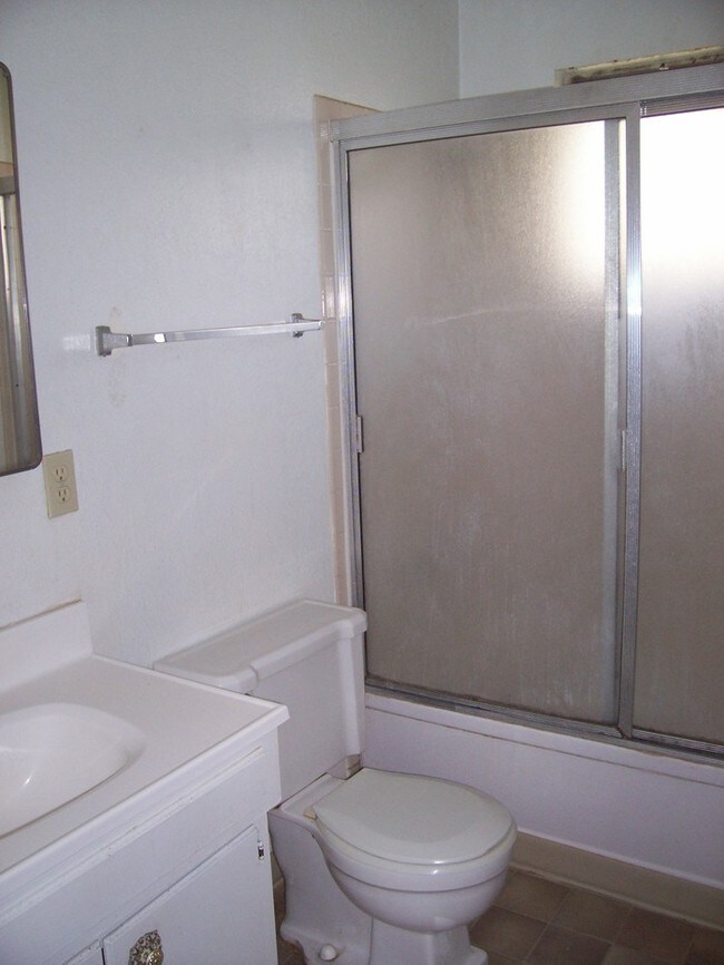 Building Photo - 6351 Oakcreek Way