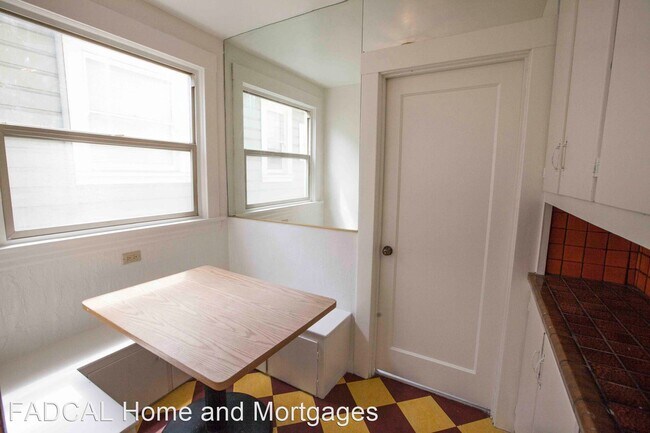 Building Photo - 3 br, 1 bath Apartment - 2501 Lincoln Way