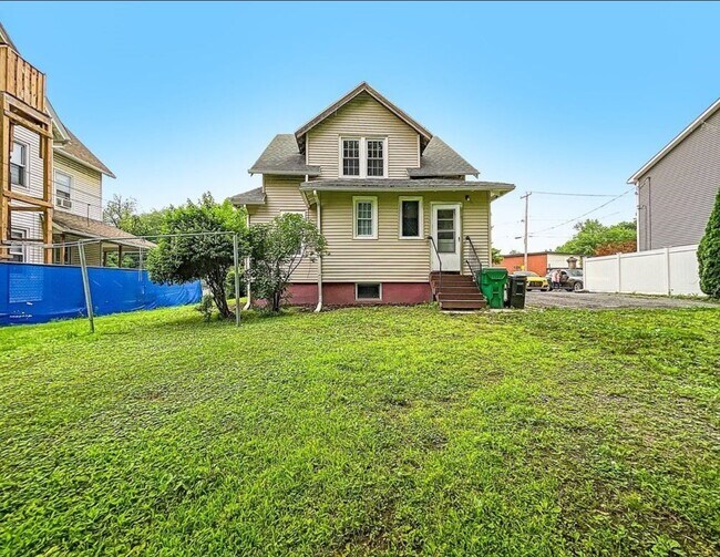 Building Photo - 116 Hampden St