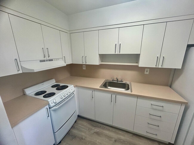 Foto del edificio - 7624 Pembroke Rd