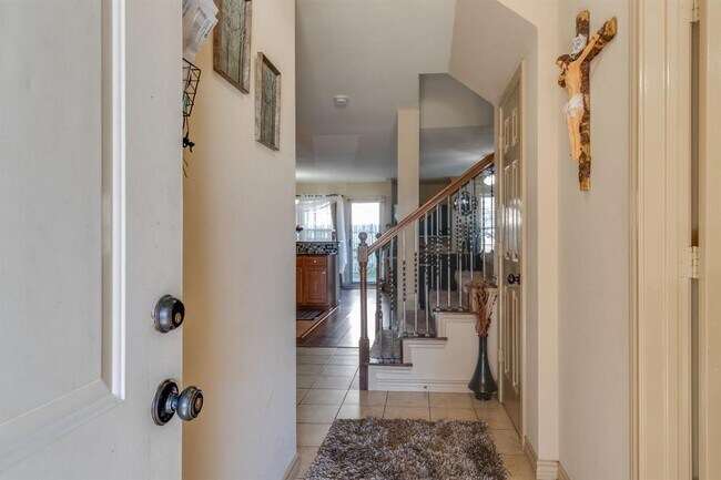 Building Photo - 3900 Fernando Dr