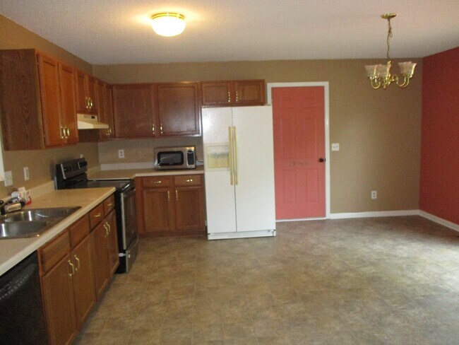 Foto del edificio - 3 Bedroom Home For Rent in the Deertrail Subdivision!