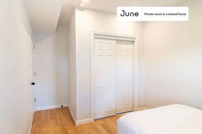 Building Photo - Room in Shared 3 bed/2 bath home in JFK/UMass