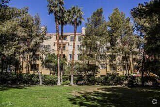 Building Photo - 230 E Flamingo Rd