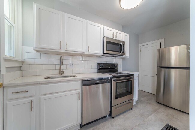 Building Photo - 123 E 7th Ave