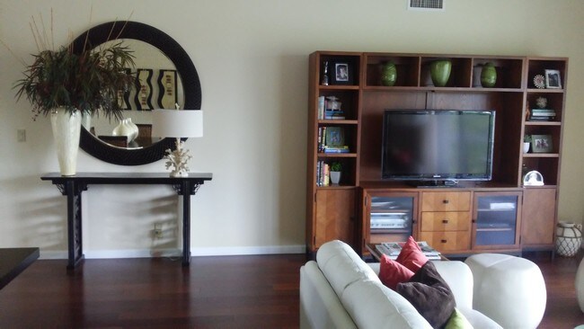 Entertainment unit in LR - 305 Ryder Cup Cir S